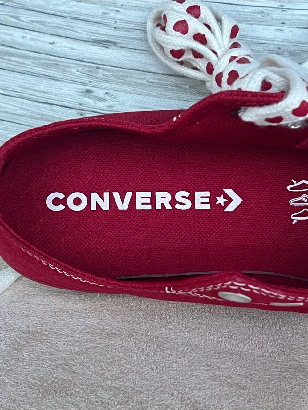 Converse Women's Low Top Sneakers in Burgundy with Heart-Print Laces